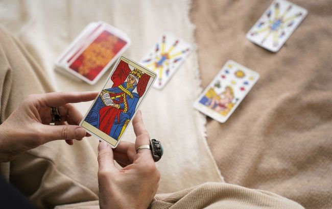 Money flows or lost chances? Find out your tarot forecast for the week