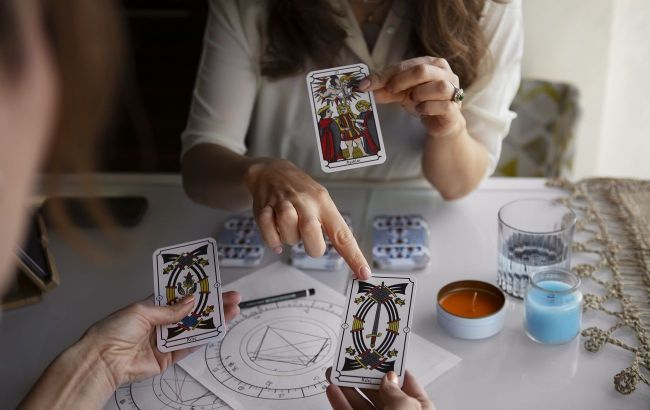Tarot cards reveal: Who will quit their jobs and who will end relationship this week