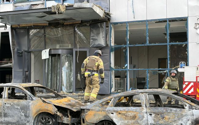 Aftermath of Russian attack: What Inkom business center in Kyiv looks like now, footage