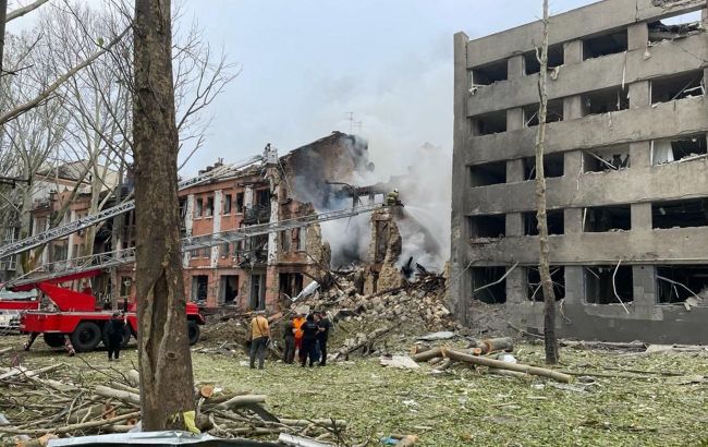 Consequences of third consecutive night attack revealed: destruction in Mykolaiv, fire in Odesa