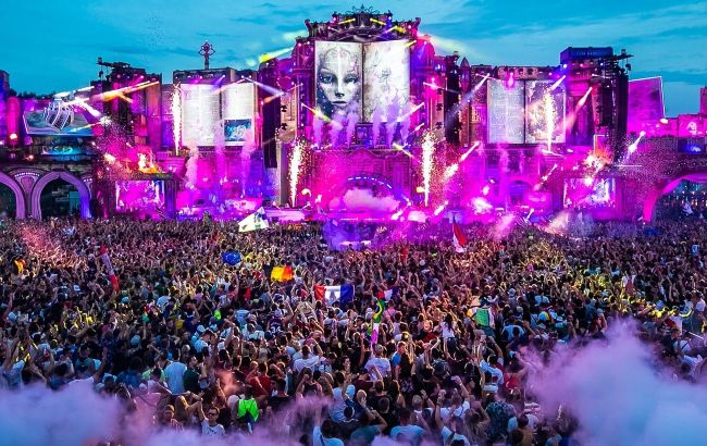 Massive fire destroys Tomorrowland main stage in Belgium ahead of festival