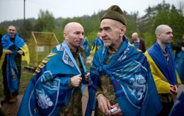 Ukraine returns 205 defenders home in first 1000 for 1000 prisoner swap
