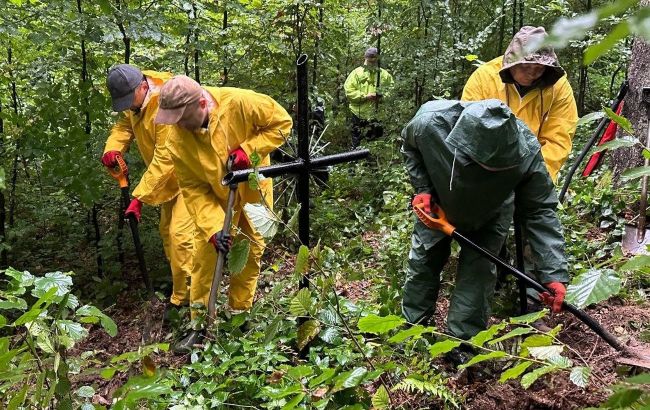Ukrainian expedition begins search and exhumation work on Polish territory