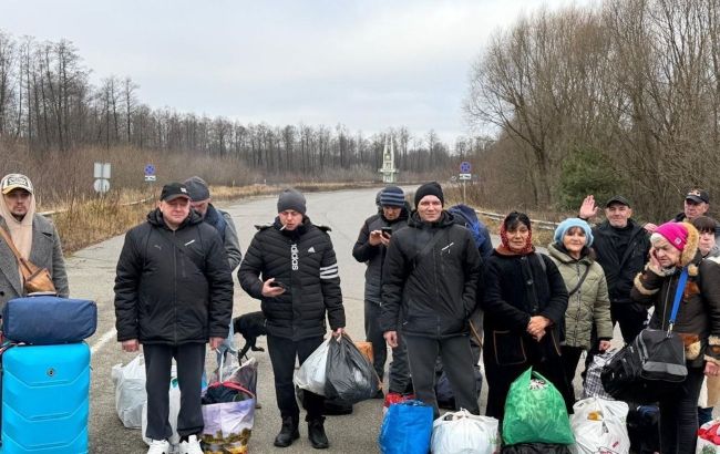 Ukraine hands over another 30 people to Russia as part of Khochu zhyt project