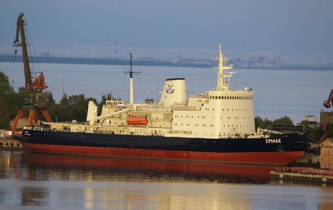 Yermak icebreaker catches fire in St. Petersburg port
