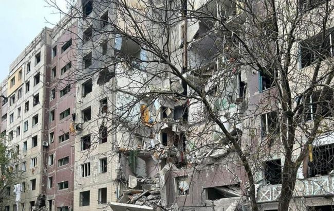 Russian army drops aerial bomb on apartment building in Donetsk region, many injured