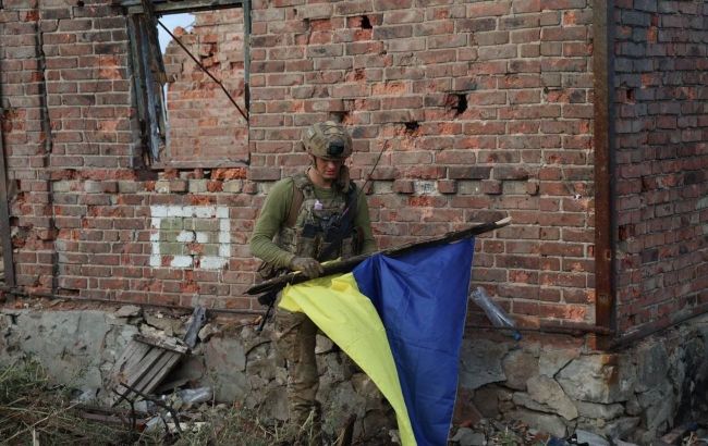 Armed Forces raise Ukrainian flag over liberated Andriivka in Donetsk region: Video