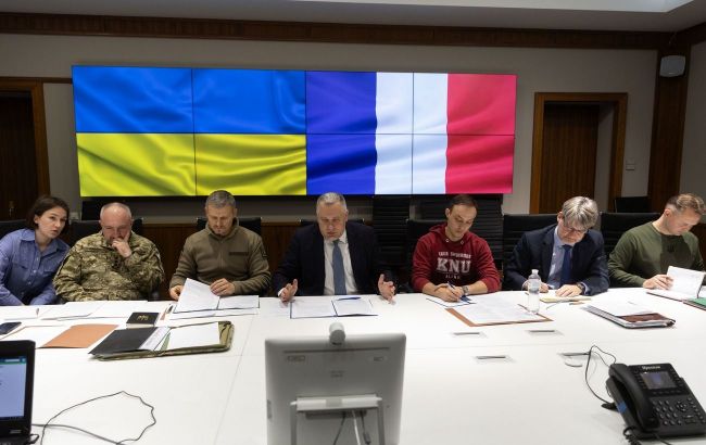 Ukraine initiates security guarantees talks with France