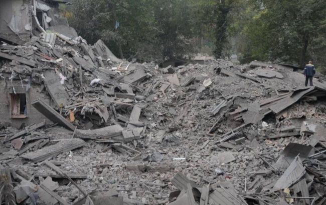 Russian strike on high-rise in Zaporizhzhia: Death toll rises, people still trapped under rubble