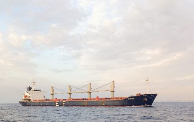 Three more ships with agricultural products and iron ore depart from Ukrainian ports