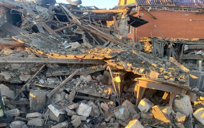 Russians bomb Vovchansk, Kharkiv region: Family buried under rubble, one victim reported