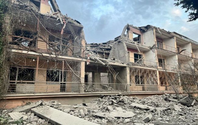 Hotel destroyed: Aftermath of Russian strike on Kryvyi Rih