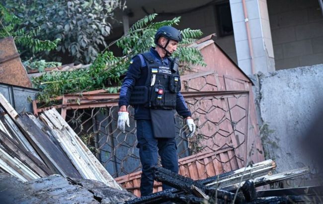 Chernivtsi hit hard: Civilians dead, buildings burning after Russian assault