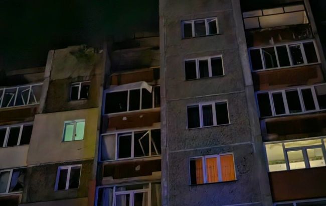 Russian strike on nine-story building in Ukraine's Chernihiv: Footage of aftermath
