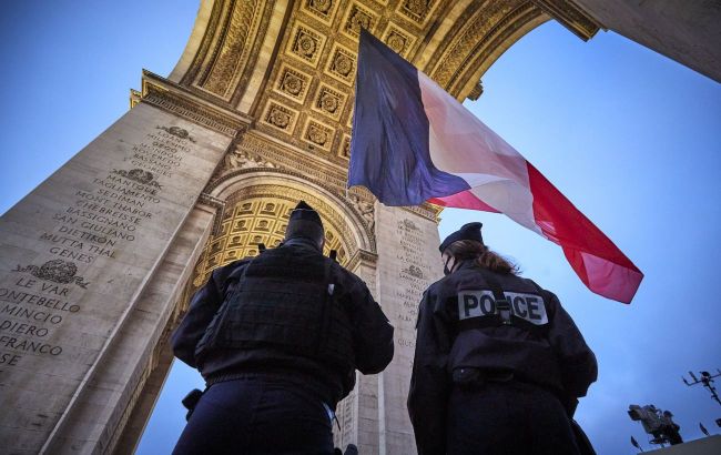 Star of David graffiti in Paris may be Russian operation