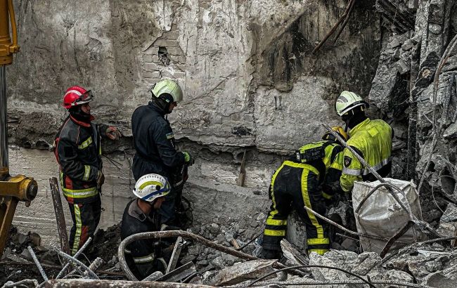 Three bodies recovered from rubble after June 7 Russian airstrike on Kharkiv, Ukraine