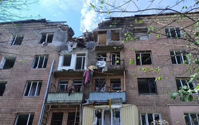 Russia strikes residential building in Ukraine's Kharkiv, killing and wounding many