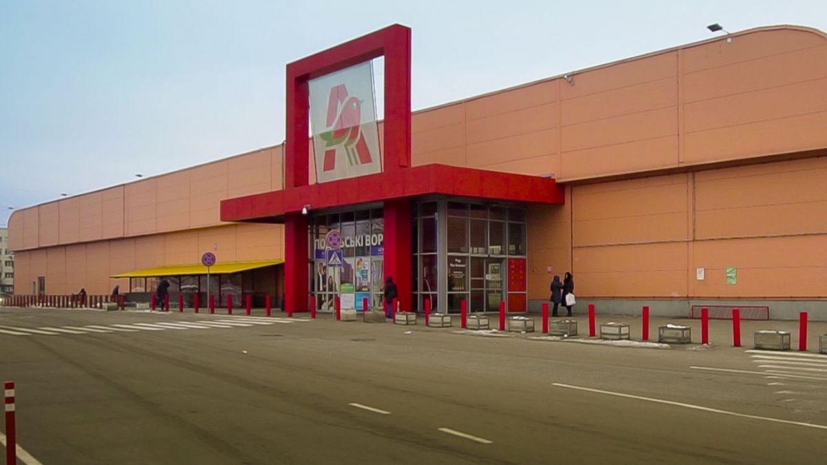 Russia's attack damages Auchan store at Lavina Mall in Kyiv | RBC