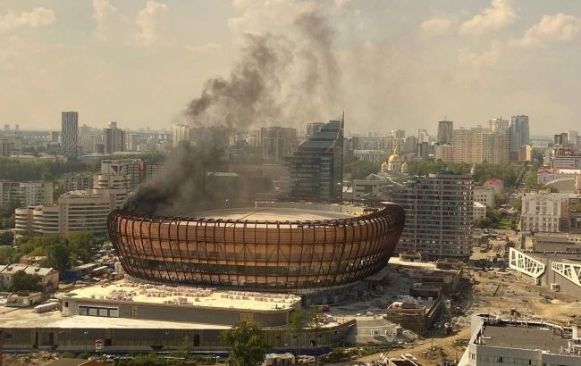 Fire at Yekaterinburg on August 17: Ice arena building engulfed in flames