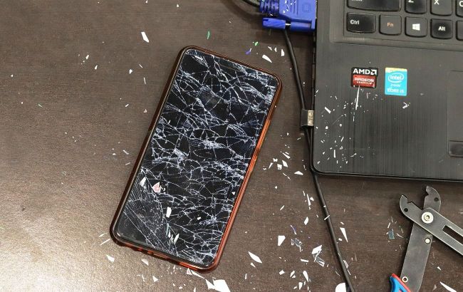 Why you shouldn't use smartphone with broken screen: Reasons will surprise you