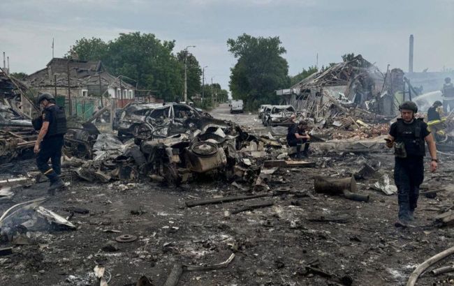 Russia drops two guided bombs on enterprises in Donetsk region: Casualties and fatalities reported