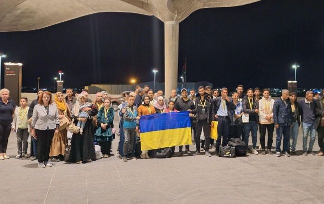 Ukraine’s MFA and intel carry out evacuation from Gaza: Dozens of people rescued