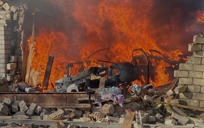 Russians strike Kherson: Humanitarian aid stock engulfed in flames, four injured