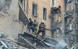 Fatal Russian strike in Dnipro, possible survivors under debris