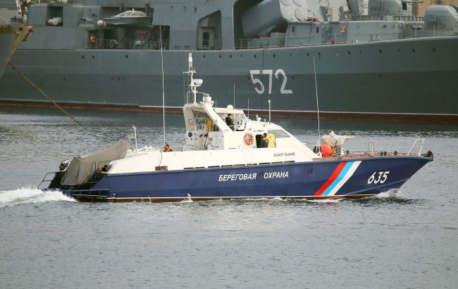 Russian patrol boat engulfed in flames in Sea of Azov, losses reported, Ukrainian intelligence