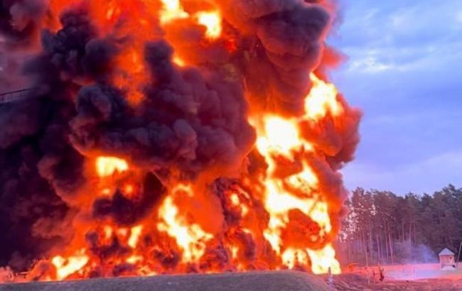Russian attack on oil depot in Rivne region: Photos of aftermath