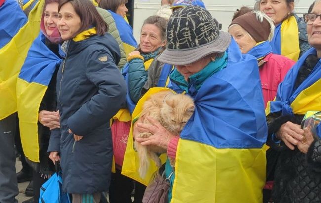 Oleshky evacuated residents finally reach safety in Ukraine