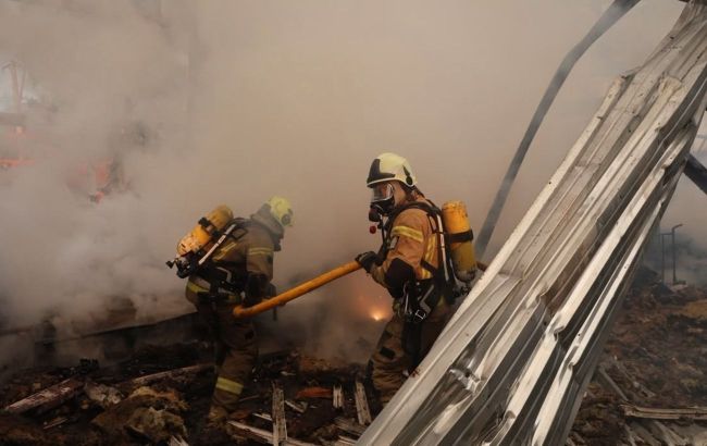 Russian attack on Kyiv injures 11, damages residential buildings and cars