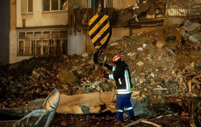 Rescue efforts continue in Ukrainian city of Ternopil after deadly Russian attack: 28 dead, 16 missing