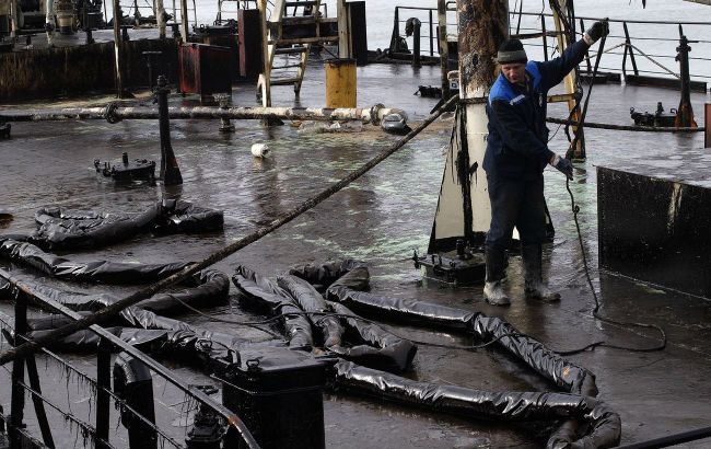 Tanker war. How the West plans to choke off Russia's oil trade at sea