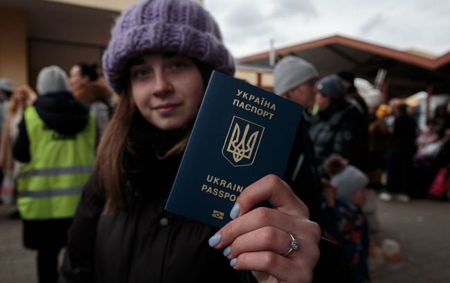 Russia plans staged handover of Ukrainian passports in Kherson region for propaganda