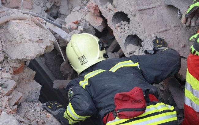 Chernihiv attack: Body recovered from rubble after Russian strike
