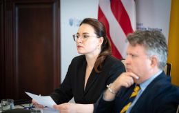 Ukraine PM calls US and EU to impose tough sanctions on Russia oil giants