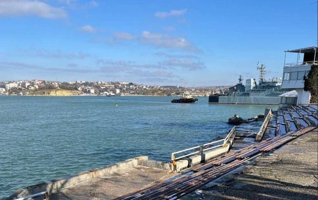 Guerrillas record large Russian landing ship arrival in Crimea