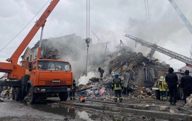 Russian strike on house in Donetsk region: More victims found under debris
