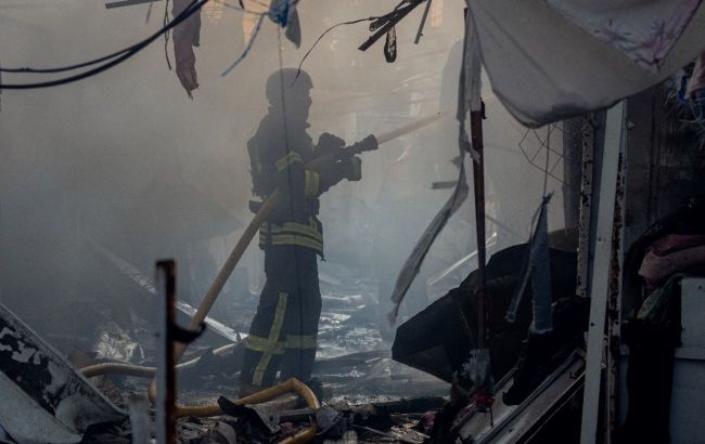 Strike on Sumy market in Ukraine's city center: Rescuers show aftermath (photos, video)