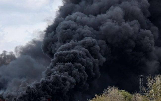 Powerful explosion rocks Iranian port: Over 400 injured