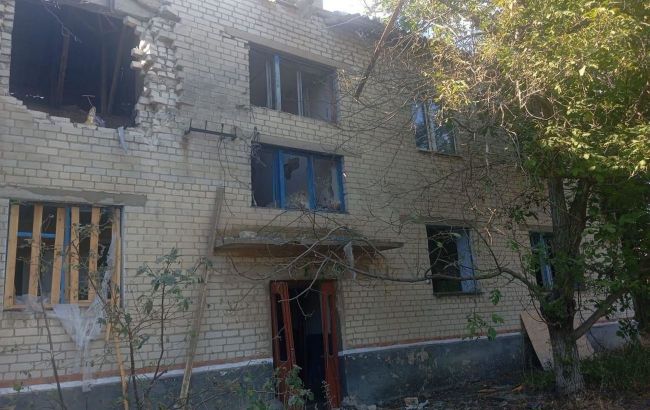 Russian forces bomb house in Kherson region - Photos
