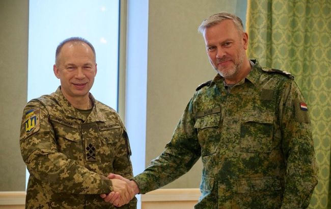 Syrskyi discusses Ukraine's army needs with NATO Military Committee chief