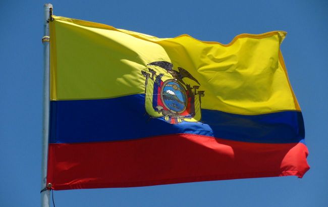 In Ecuador hooded gunmen storm TV studio, take hostages