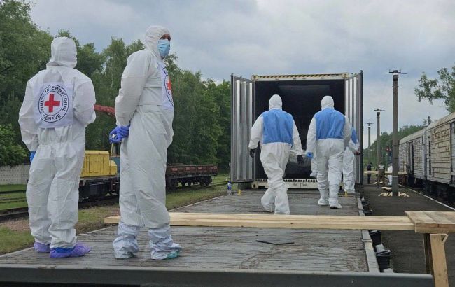 Ukraine repatriates bodies of 1,200 fallen heroes: Video