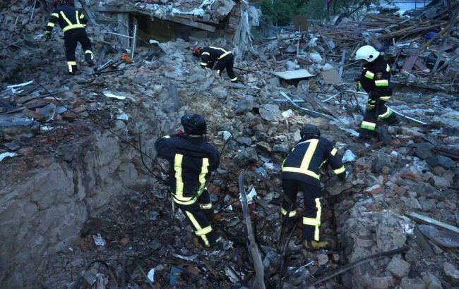 Russian strike on Khmelnytskyi region kills 4, injures 5
