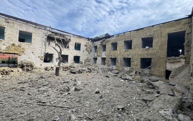 Russia bombs residential buildings and art school in Ukraine's Kostiantynivka