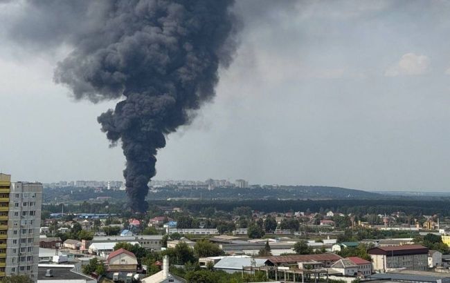 Explosion rocks Russian city of Bryansk as huge column of black smoke rises