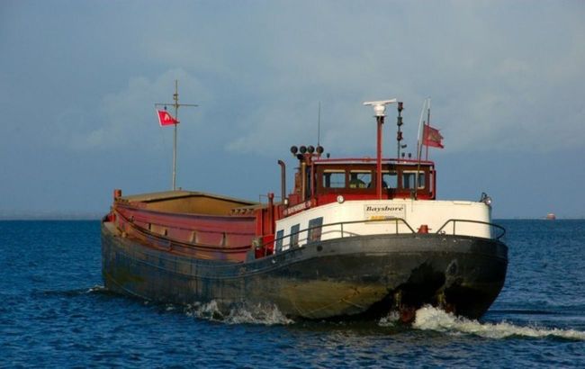 Barge crashes into boat in Miami: Two kids dead, two in critical condition