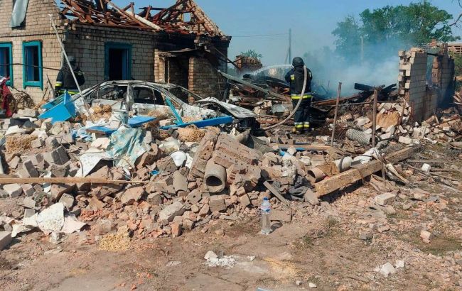 Russia targets civilians again: Ukrainian woman dies, houses destroyed in Dnipropetrovsk region